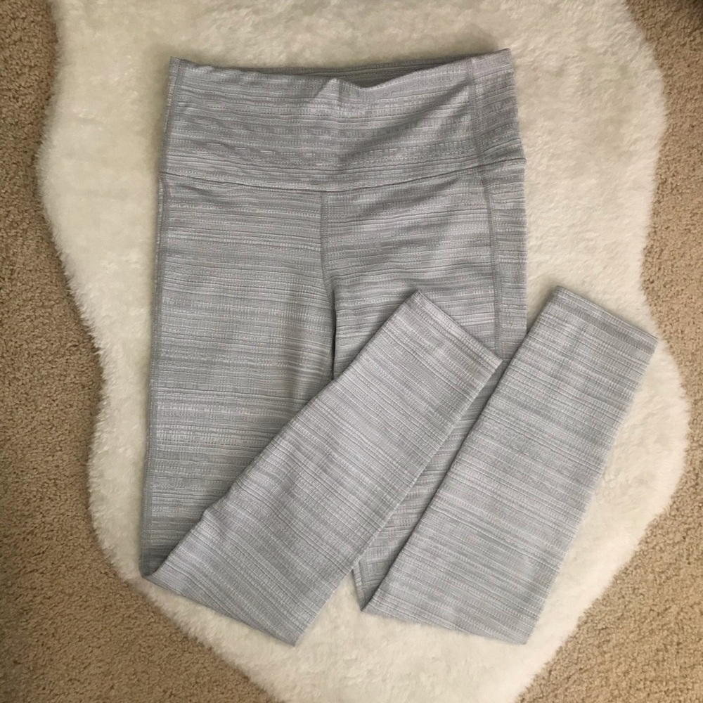 ATHLETA grey 7/8 leggings✨